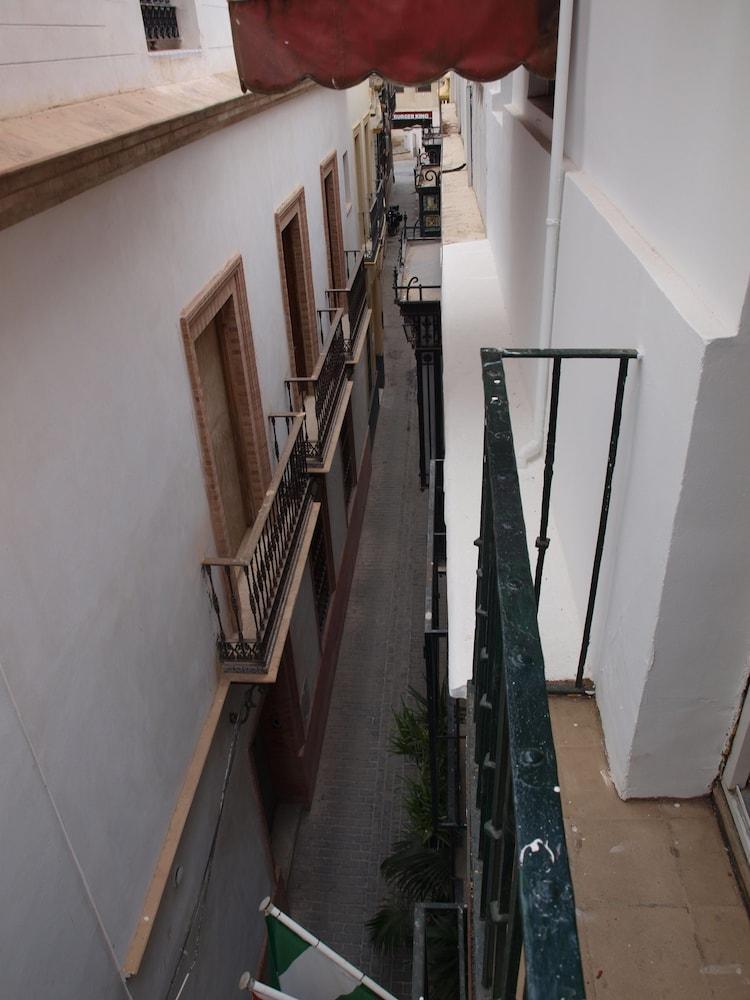 Hostal Arias Seville Ngoại thất bức ảnh